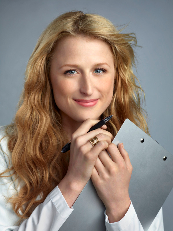 Mamie Gummer Scrubs Up for New TV Show - Front Row Features