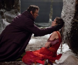 Jean Valjean (HUGH JACKMAN) embraces a very ill Fantine (ANNE HATHAWAY) in "Les Misérables" ©Universal Studios. CR: Laurie Sparham.