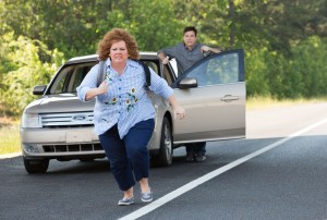 MELISSA MCCARTHY tries to get away from JASON BATEMAN in "IDENTITY THIEF." ©Universal Pictures. CR: Bob Mahoney.