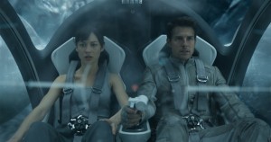 Julia (OLGA KURYLENKO) and Jack (TOM CRUISE) hurtle through the air in the Bubbleship in "Oblivion." ©Universal Pictures.