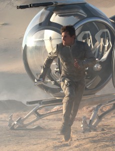 TOM CRUISE stars as Jack Harper in "Oblivion." ©Universal Studios. CR: David James.