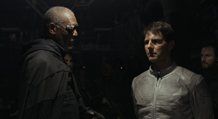 Cruise Soars in Stylish ‘Oblivion’  – 3 Photos