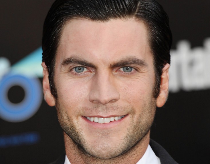 EXCLUSIVE: Wes Bentley Brushes Up in ‘Time Being’ – 2 Photos