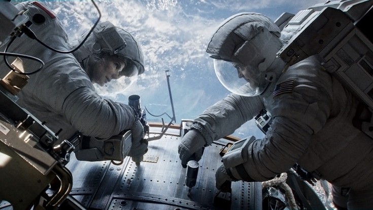 Sandra Bullock Made Space Connection Through Family – 3 Photos