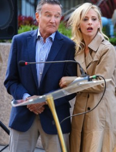 Simon (Robin Williams, left) encourages Sydney (Sarah Michelle Gellar, right) to take the lead on an ad campaign which goes horribly awry, on "THE CRAZY ONES." ©CBS Broadcasting. CR: Richard Cartwright.