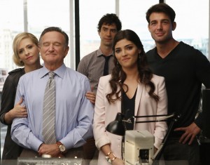 (L-R)  Sydney Roberts (Sarah Michelle Gellar), Simon Roberts (Robin Williams), Andrew Keaneally (Hamish Linklater), Lauren Slotsky (Amanda Setton) and Zach Cropper (James Wolk) are setting the advertising world on fire on the series premiere of "THE CRAZY ONES." ©CBS Broadcasting. CR: Cliff Lipson.