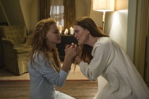 Chloe Moretz (left) and Julianne Moore star in Metro-Goldwyn-Mayer Pictures and Screen Gems' horror thriller CARRIE. ©Metro-Goldwyn-Mayer/Screen Gems. CR: Michael Gibson.