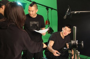 (center, l-r) Director Evan Jackson Leong with Jeremy Lin on the set of "Linsanity." ©Ketchup Entertainment.