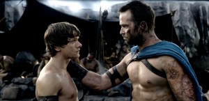 (l-r) JACK O'CONNELL as Calisto and SULLIVAN STAPLETON as Themistokles in 300: RISE OF AN EMPIRE. ©Warner Bros. Entertainment/Legendary Pictures.