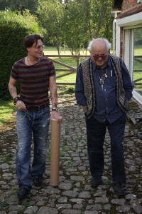Johnny Depp and Ralph Steadman in FOR NO GOOD REASON. ©Sony Pictures Classics. CR: Charlie Paul.