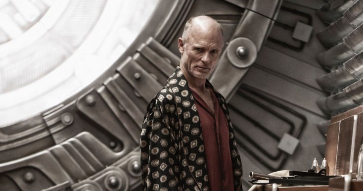 Ed Harris Engineers a Mysterious Leader in ‘Snowpiercer’ – 3 Photos