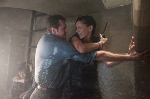 (l-r) MAX DEACON as Donnie (background) RICHARD ARMITAGE as Gary and SARAH WAYNE CALLIES as Allison in INTO THE STORM. ©Warner Bros. Entertainment. CR Ron Phillips.