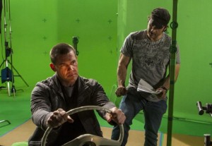 (l-r) JOSH BROLIN and ROBERT RODRIGUEZ on the set of SIN CITY: A DAME TO KILL FOR. ©Dimension Films.