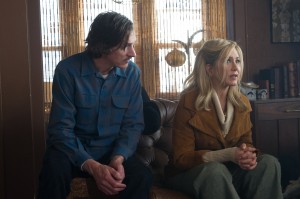 John Hawkes and Jennifer Aniston in LIFE OF CRIME. ©Roadside Attractions. CR: Barry Wetcher.