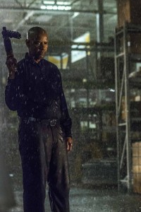 McCall (DENZEL WASHINGTON) has it in for Teddy in Columbia Pictures' THE EQUALIZER. ©CTMG. CR: Scott Garfield.