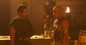 Christian Bale (left) stars as Moses and Joel Edgerton stars as Ramses in EXODUS: GODS AND KINGS. ©20th Century Fox. CR: Kerry Brown.