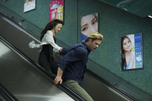 Chen Lien (TANG WEI) and Nicholas Hathaway (CHRIS HEMSWORTH) are on the run in BLACKHAT. ©Universal Pictures/Legendary Pictures. CR: Frank Connor.