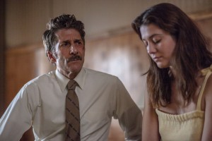 (l-r) Leland Orser and Mary Elizabeth Winstead stars in FAULTS. ©Snoot Entertainment. CR: Jack Zeman.