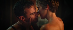 Tris (Shailene Woodley) and Four (Theo James) in THE DIVERGENT SERIES: INSURGENT. ©Summit Entertainment.