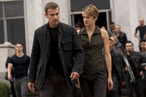 Four (Theo James) and Tris (Shailene Woodley) in THE DIVERGENT SERIES: INSURGENT. ©Summit Entertainment. CR: Andrew Cooper