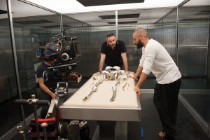 (l-r) Writer/director Alex Garland and Oscar Isaac on the set of EX-MACHINA. ©A24 Films.