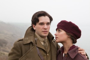 (l-r) Kit Harington as Roland Leighton and Alicia Vikander as Vera Brittain in TESTAMENT OF YOUTH. ©Sony Pictures Classics. CR: Laurie Sparham.