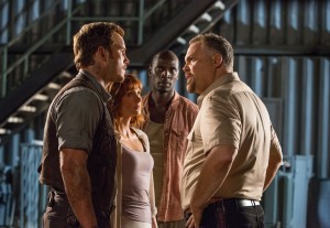 (L to R) Owen (CHRIS PRATT), Claire (BRYCE DALLAS HOWARD) and Barry (OMAR SY) try and talk sense into Hoskins (VINCENT D’ONOFRIO) in JURASSIC WORLD. ©Universal Studios/Amblin Entertainment. CR: Chuck Zlotnick.