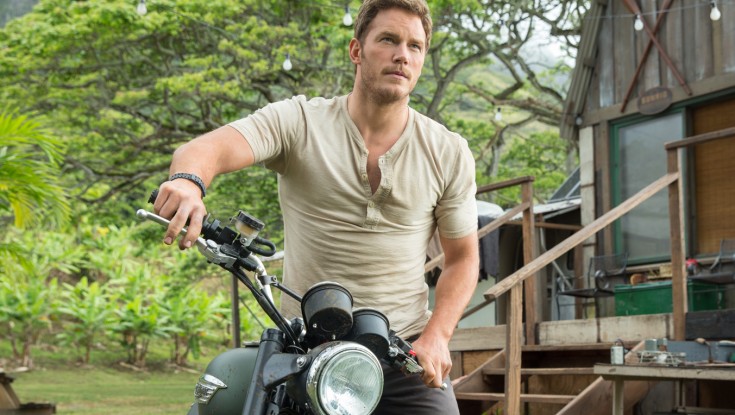 Chris Pratt is the Raptor Whisperer in ‘Jurassic World’