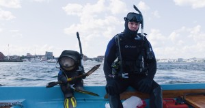 Ted (SETH MACFARLANE) and John (MARK WAHLBERG) prepare to scuba in TED 2. ©Tippett Studio/Universal Pictures and Media Rights Capital.