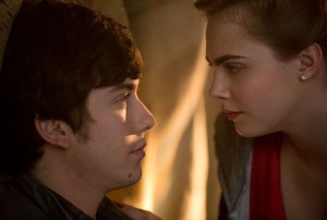 Margo (Cara Delevingne, right) and Quentin (Nat Wolff) share an intimate moment during an all-night adventure in PAPER TOWNS. ©20th Century Fox. CR: Michael Tackett