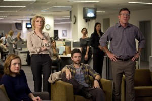 (l-r) Elisabeth Moss as Lucy Scott, Cate Blanchett as Mary Mapes, Topher Grace as Mike Smith and Dennis Quaid as Lt. Colonel Roger Charles in TRUTH. ©RadPac Truth LLC / Sony Pictures Classics. CR: Lisa Tomasetti