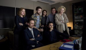 (l-r) Elisabeth Moss as Lucy Scott, David Lyons as Josh Howard, Topher Grace as Mike Smith, Natalie Saleeba as Mary Murphy, Dennis Quaid as Lt. Colonel Roger Charles, Adam Saunders as Tom and Cate Blanchett as Mary Mapes in TRUTH. ©RatPac Truth LLC / Sony Pictures. CR: Lisa Tomasetti.