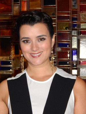 Cote De Pablo poses for the camera after her exclusive interview with Lynn Barker. ©Lynn Barker.