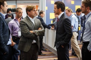 (l-r) Steve Carell plays Mark Baum and Ryan Gosling plays Jared Vennett in THE BIG SHORT. ©Paramount Pictures.