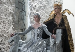 (L to R) Queen Freya (EMILY BLUNT) and Queen Ravenna (Oscar® winner CHARLIZE THERON) in the story that came before Snow White, THE HUNTSMAN WINTER WAR. ©Universal Studios. CR: Giles Keyte.