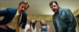 (l-r) Ryan Gosling as Holland March, Daisy Tahan as Jessica, Angourie Rice as Holly and Russell Crowe as Jackson Healy in THE NICE GUYS. ©Warner Bros. Entertainment.