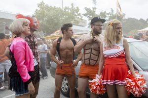 (L to R) Paula (CARLA GALLO), Jimmy (IKE BARINHOLTZ), Teddy (ZAC EFRON), Mac (SETH ROGEN) and Kelly (ROSE BYRNE) are ready to act their age in NEIGHBORS 2: SORORITY RISING. ©Universal Studos. CR: Chuck Zlotnick.