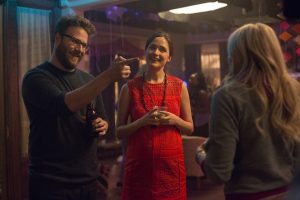 (L to R) Mac (SETH ROGEN) and Kelly Radner (ROSE BYRNE) try and play nice with new neighbor Shelby (CHLOË GRACE MORETZ) in NEIGHBORS 2: SORORITY RISING. ©Universal Studios. CR: Chuck Zlotnick.