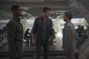 Fighter pilots Dylan Hiller (Jessie Usher, left) and Jake Morrison (Liam Hemsworth) have contrasting reactions to orders from a superior in INDEPENDENCE DAY: RESURGENCE. ©20TH Century Fox. CR: Claudette Barius.