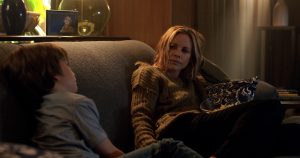 (l-r) Gabriel Bateman as Martin and Maria Bello as Sophie in LIGHTS OUT. ©Warner Bros. Entertainment.