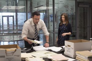 Ben Affleck as Chris Wolff and Anna Kendrick as Dana Cummings in THE ACCOUNTANT. © Warner Bros. Entertainment. CR: Chuck Zlotnick.