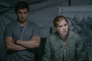 (L-R) Jeremy Renner as Ian Donnelly and Amy Adams as Louise Banks in ARRIVAL. ©Paramount Pictures. CR: Jan Thijs.