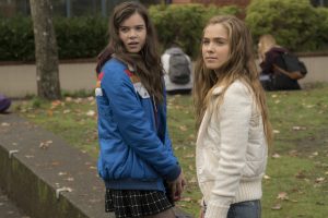 (Left to Right) Hailee Steinfeld and Haley Lu Richardson in THE EDGE OF SEVENTEEN. ©STX Productions. CR: Murray Close.