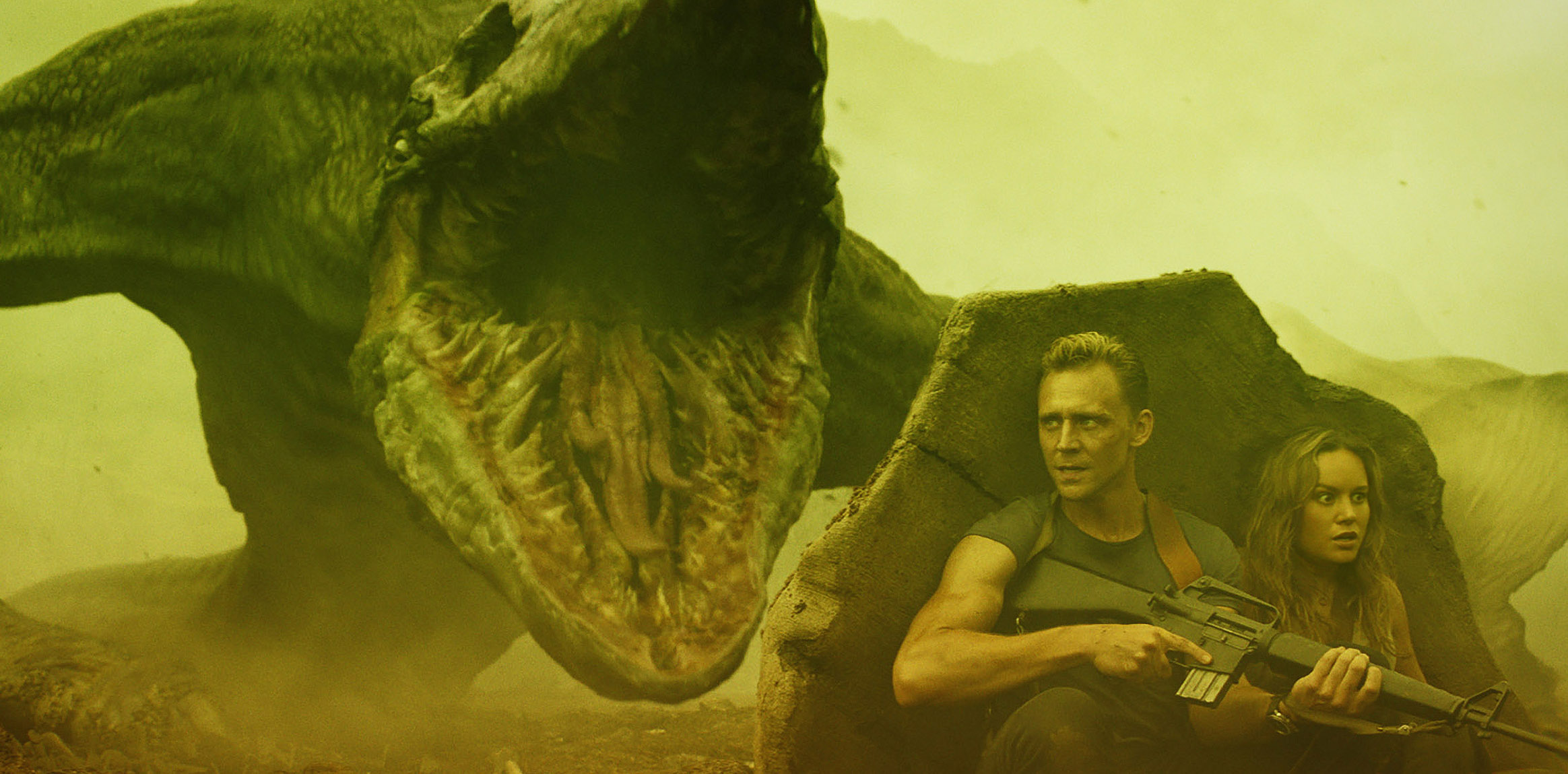 Photos Tom Hiddleston Surfaces As Heroic Tracker In Kong Skull Island Front Row Features 