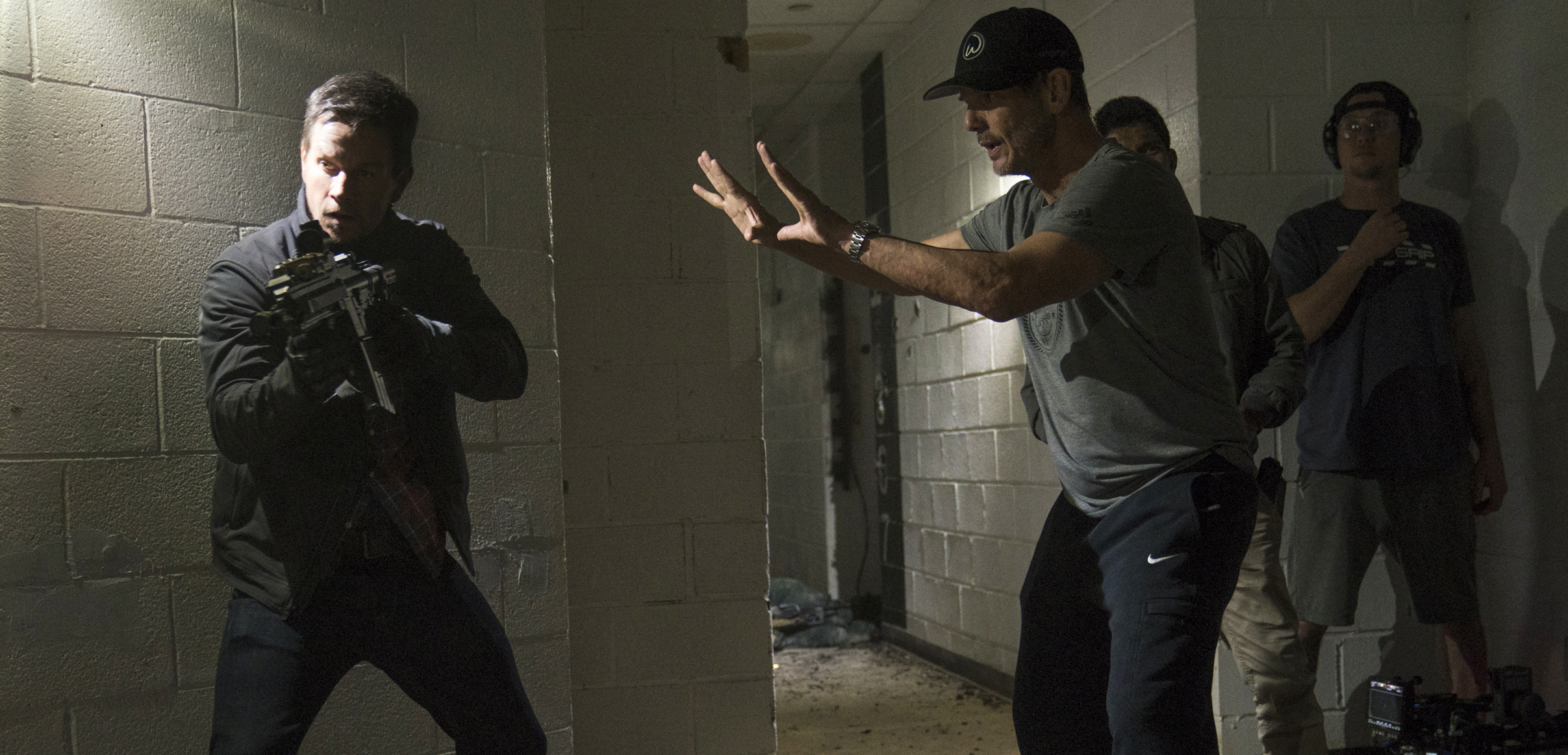 Mark Wahlberg Goes The Distance In 'mile 22' - Front Row Features