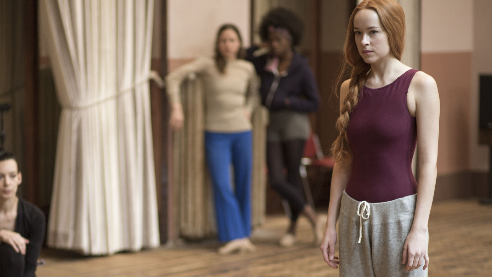 Photos Exclusive Mia Goth In A Witch S Brew Of Dance In Suspiria