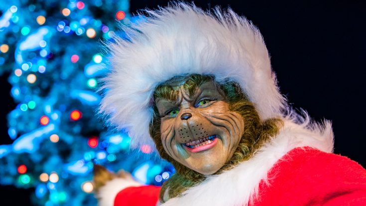 Mario Lopez Joins the Grinch to Celebrate Grinchmas at Universal Studios Hollywood