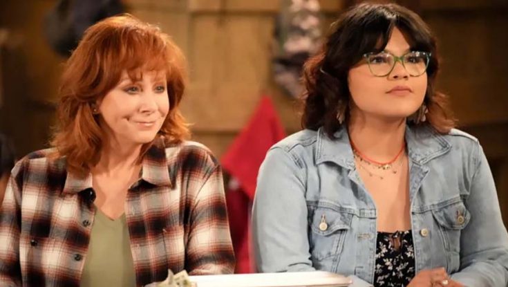 Photos: Reba McEntire And Melissa Peterman Explore ‘Happy’s Place’