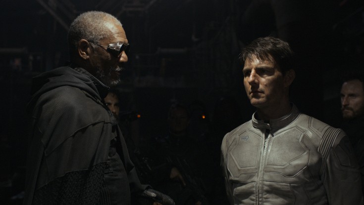 Cruise Soars in Stylish ‘Oblivion’  – 3 Photos