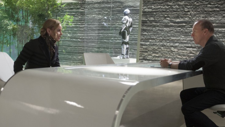 Keaton Trades in His Cape for a Sweater in Rebooted ‘RoboCop’ – 3 Photos